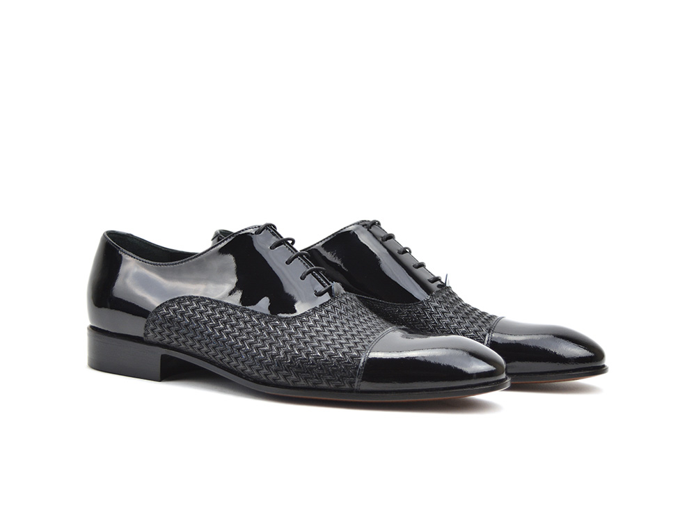 black shiny oxford shoes